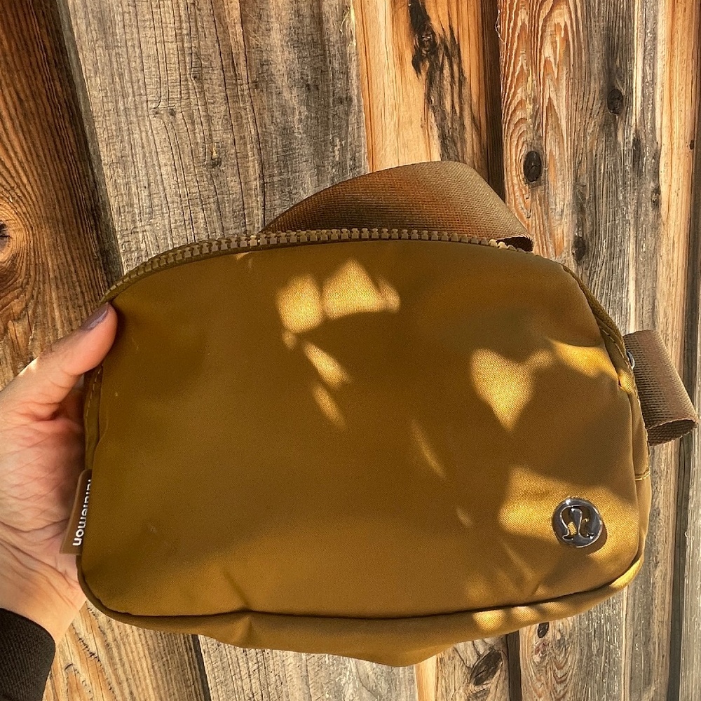 Lululemon Everywhere Belt Bag
